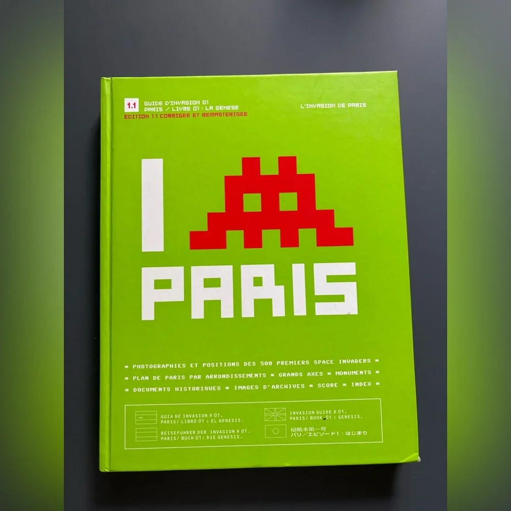 Book Space Invaders Paris - RARE - - Picture 1 of 3